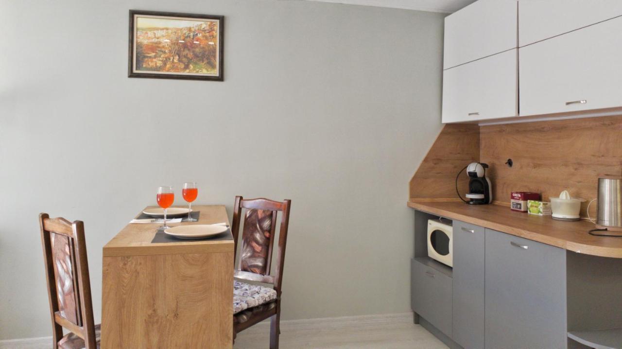 Cozy Studio Near The Park With Huge Verandah. เวลีคอเทอร์โนโว ภายนอก รูปภาพ