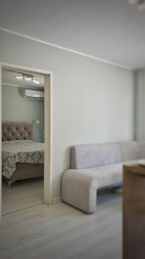 Cozy Studio Near The Park With Huge Verandah. เวลีคอเทอร์โนโว ภายนอก รูปภาพ
