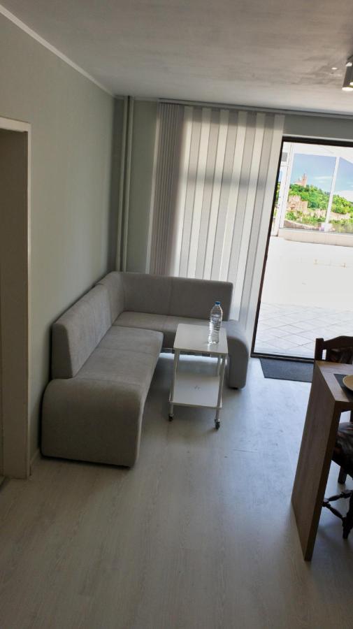 Cozy Studio Near The Park With Huge Verandah. เวลีคอเทอร์โนโว ภายนอก รูปภาพ